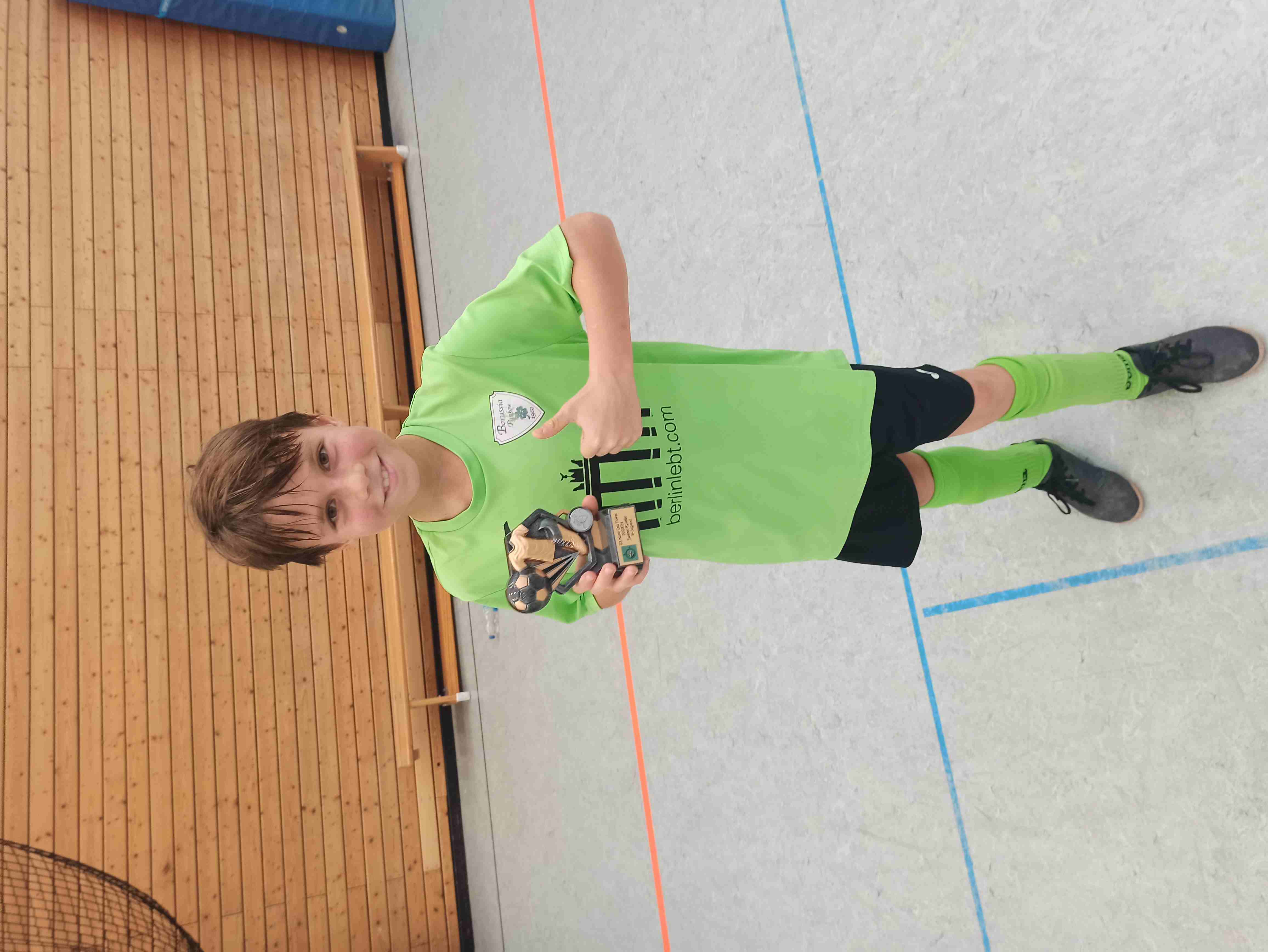 Auszeichnung Bester Spieler J.-E. Zander Borussia.jpg